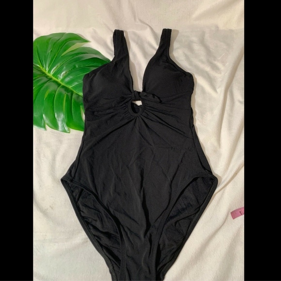 NEW $168 Robin Piccone Ava Underwire One-Piece Swimsuit in Black‎ [SZ 6 ] - Picture 2 of 8